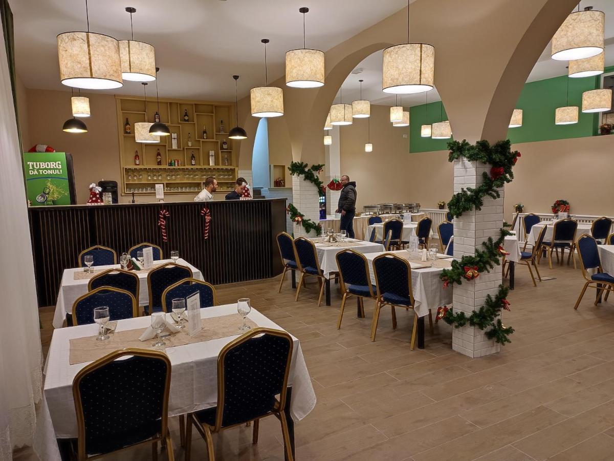 Hotel Iri Buşteni Buitenkant foto