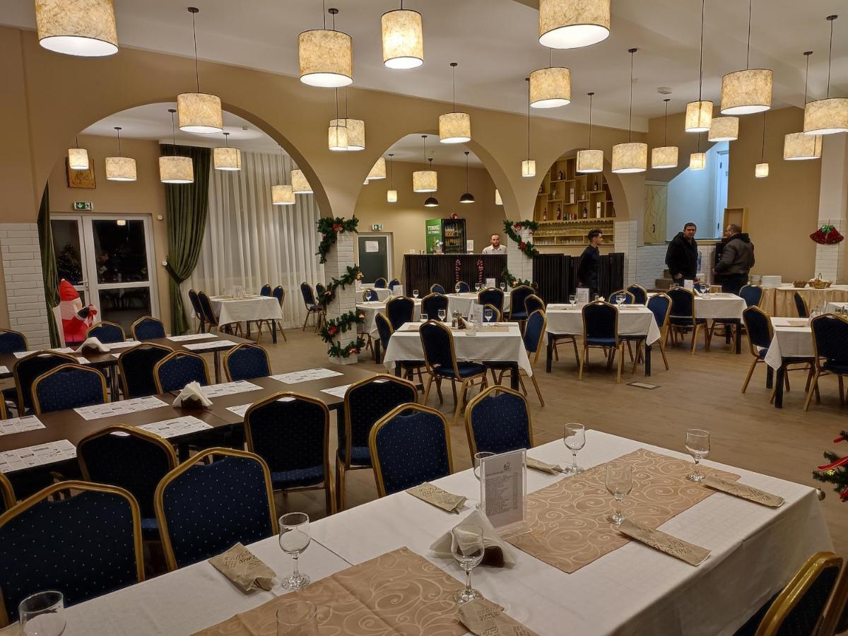 Hotel Iri Buşteni Buitenkant foto