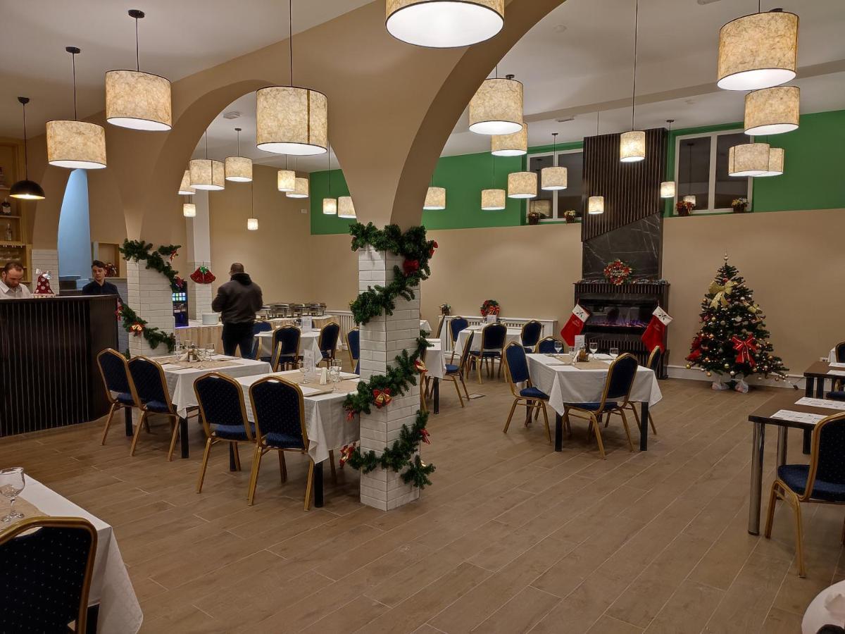 Hotel Iri Buşteni Buitenkant foto