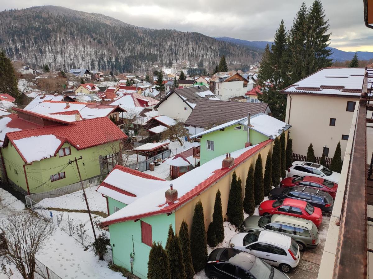 Hotel Iri Buşteni Buitenkant foto