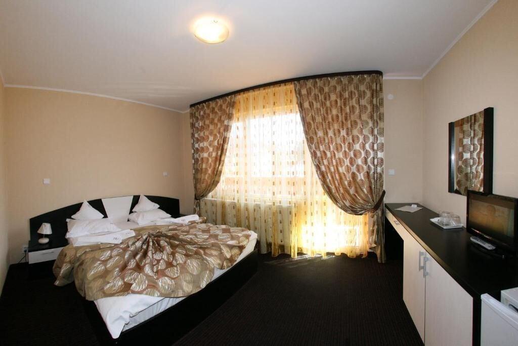 Hotel Iri Buşteni Buitenkant foto