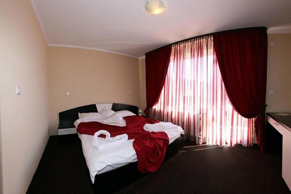 Hotel Iri Buşteni Buitenkant foto