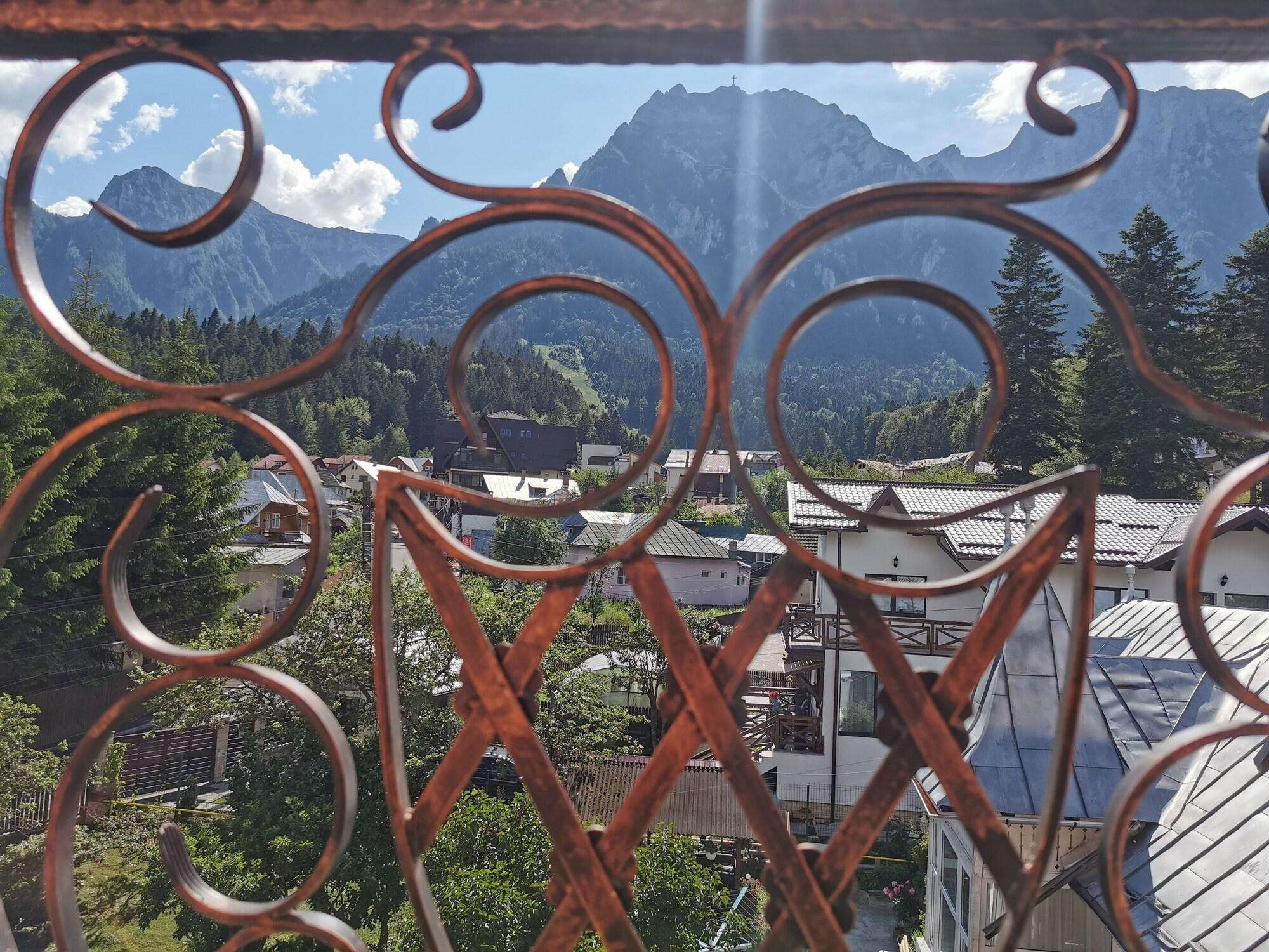 Hotel Iri Buşteni Buitenkant foto