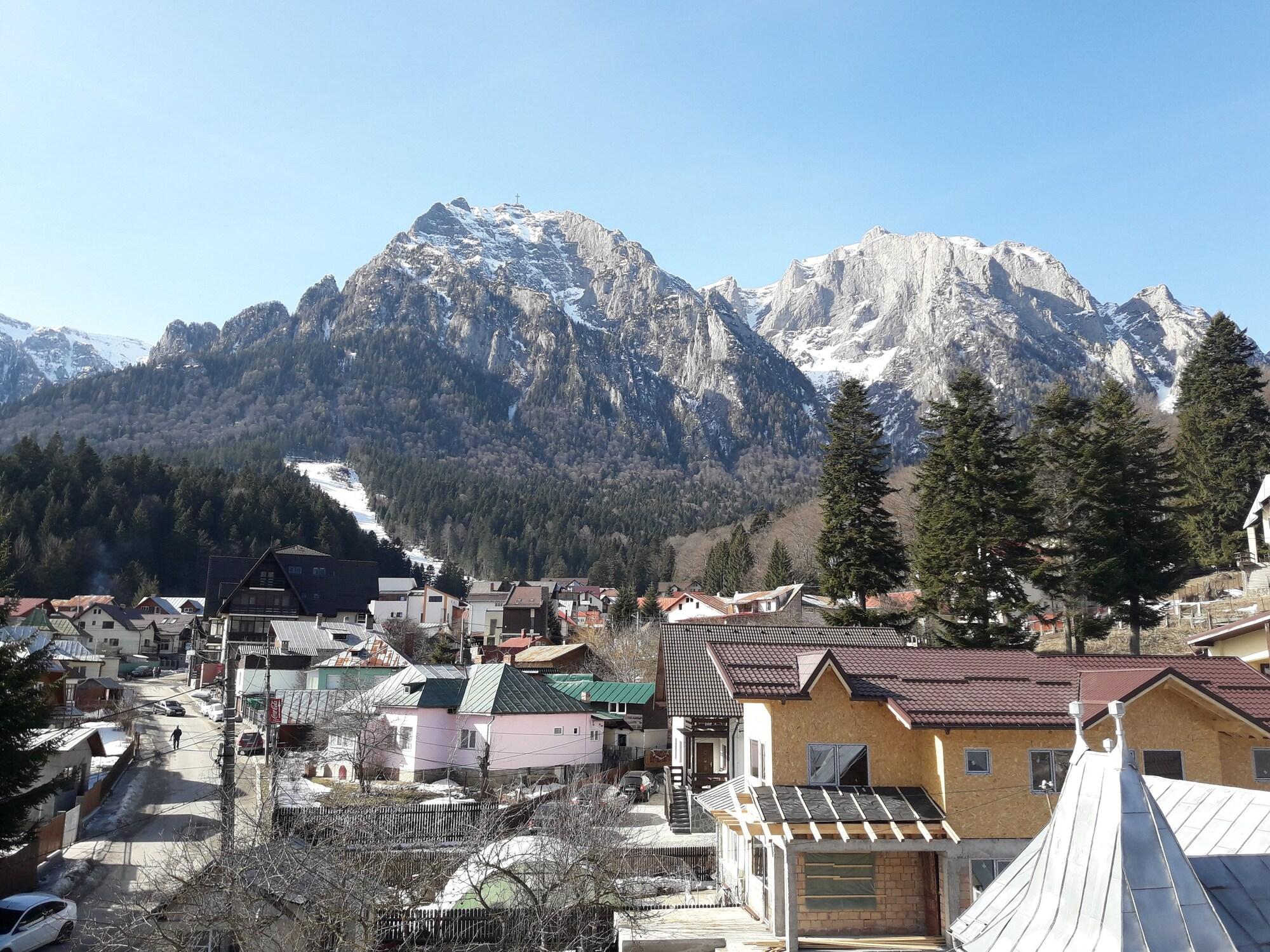 Hotel Iri Buşteni Buitenkant foto
