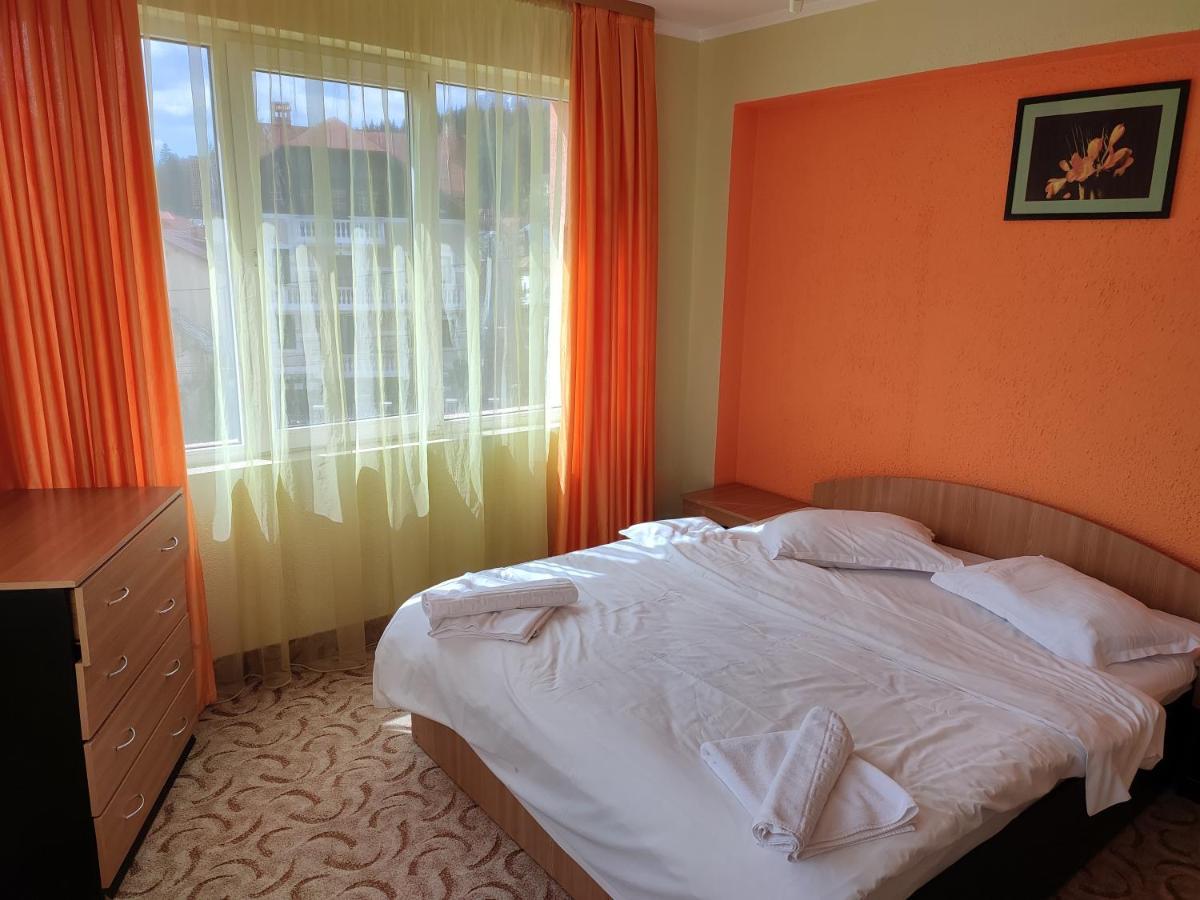Hotel Iri Buşteni Buitenkant foto