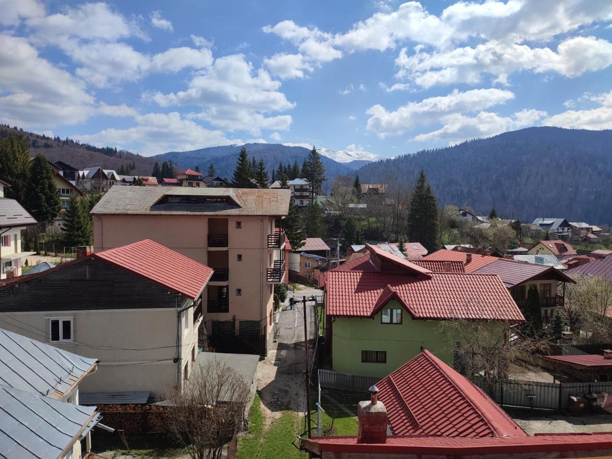 Hotel Iri Buşteni Buitenkant foto