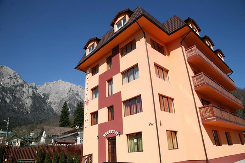 Hotel Iri Buşteni Buitenkant foto