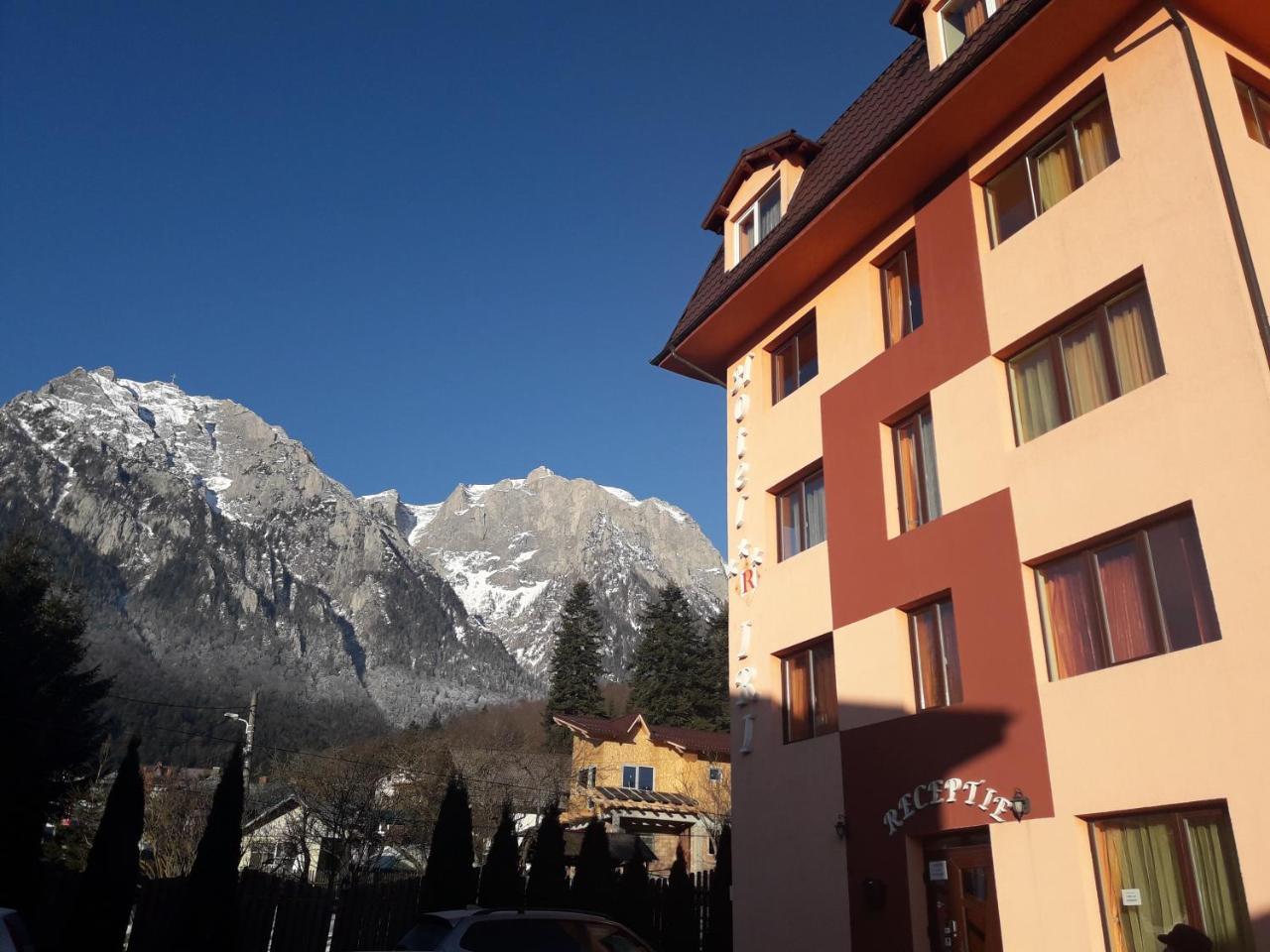 Hotel Iri Buşteni Buitenkant foto